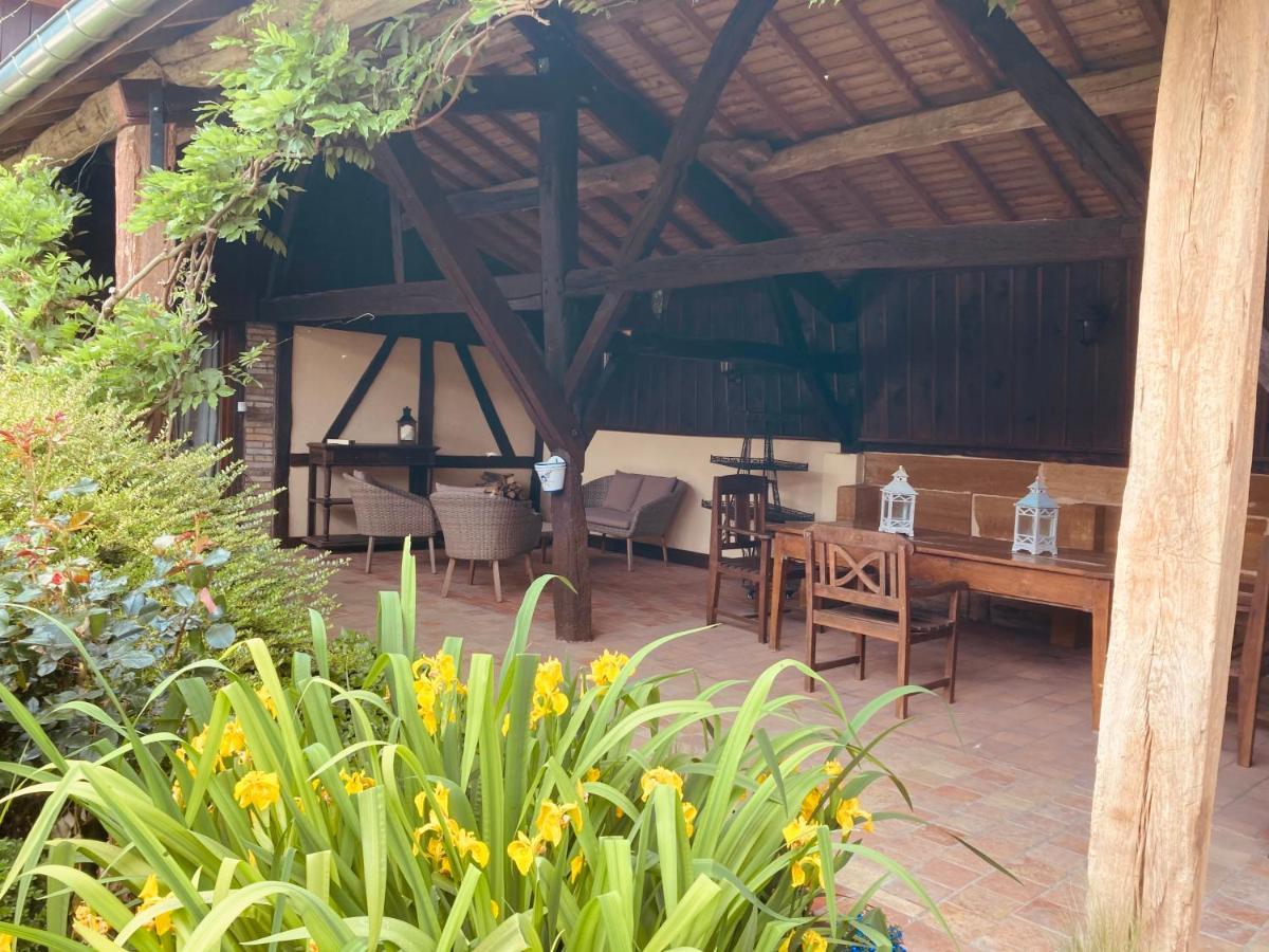 Maison de campagne avec cheminée et extérieur La Neuville-aux-Bois Exterior foto