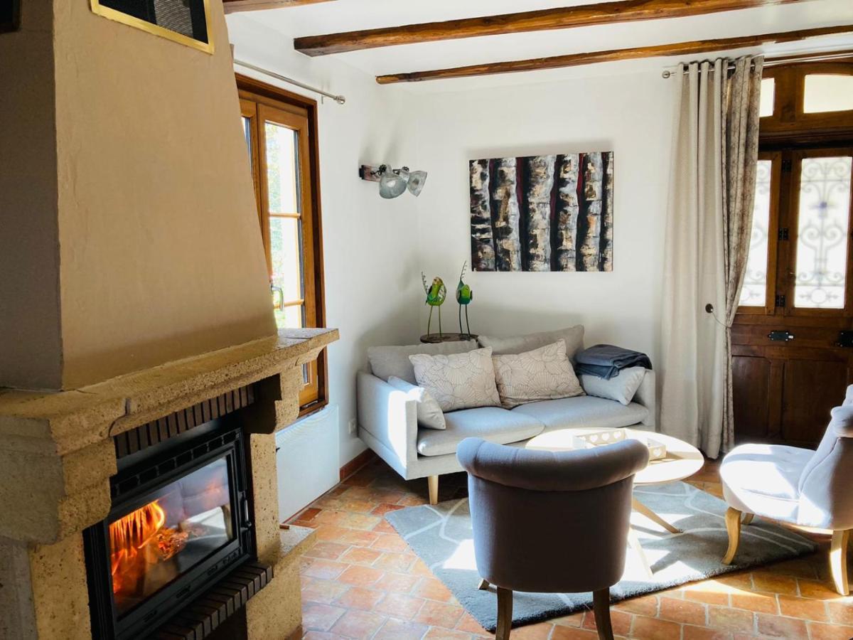 Maison de campagne avec cheminée et extérieur La Neuville-aux-Bois Exterior foto