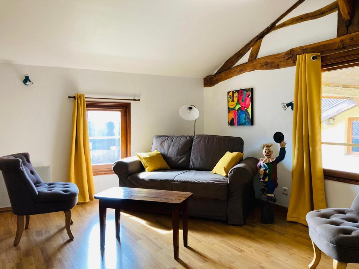 Maison de campagne avec cheminée et extérieur La Neuville-aux-Bois Exterior foto