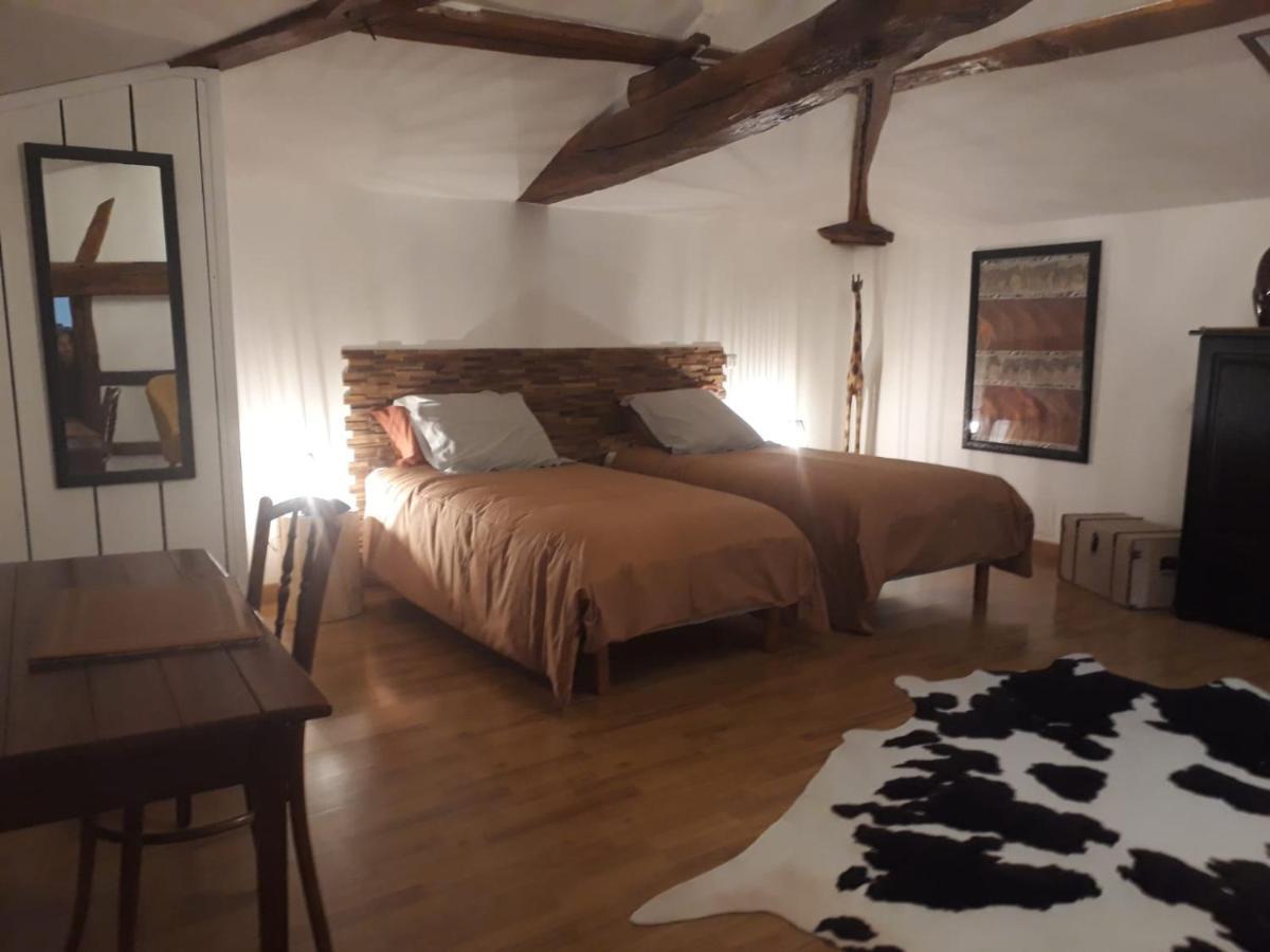 Maison de campagne avec cheminée et extérieur La Neuville-aux-Bois Exterior foto
